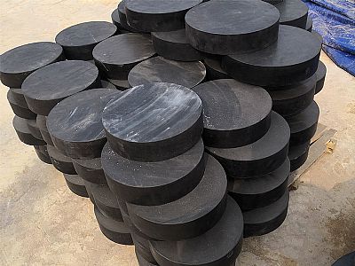 枣强县板式橡胶支座由若干层橡胶片与薄钢板经加压硫化